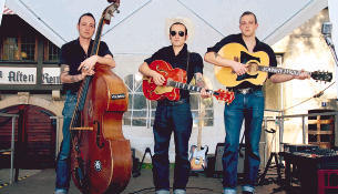 Coole Jungs: Die Country- und Rockabilly-Band Johnny Trouble traf am Samstagabend den Geschmack des Publikums.Foto: Marc Thorwartl Coole Jungs: Die Country- und Rockabilly-Band Johnny Trouble traf am Samstagabend den Geschmack des Publikums.Foto: Marc Thorwartl