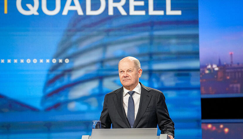 Bundeskanzler Olaf Scholz (SPD), besichtigt das Studio vor dem "Quadrell" der TV Diskussion zum Bundestagswahlkampf im Studio. Bundeskanzler Olaf Scholz (SPD), besichtigt das Studio vor dem "Quadrell" der TV Diskussion zum Bundestagswahlkampf im Studio.