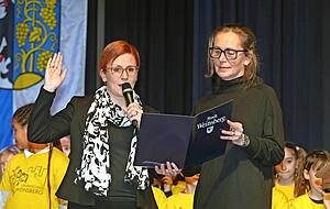 Der entscheidende Moment: Birgit Vollert (rechts) vereidigt und verpflichtet die neue Weinsberger B&uuml;rgermeisterin Birgit Hannemann.
Fotos: Ralf Seidel