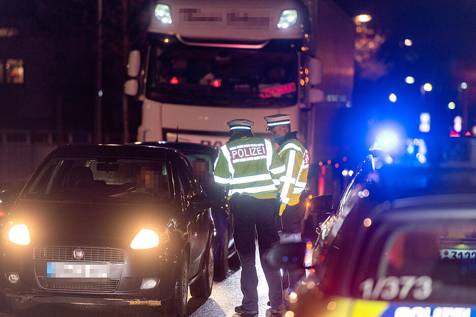 Polizeikontrolle der Corona-Ausgangssperre im Landkreis