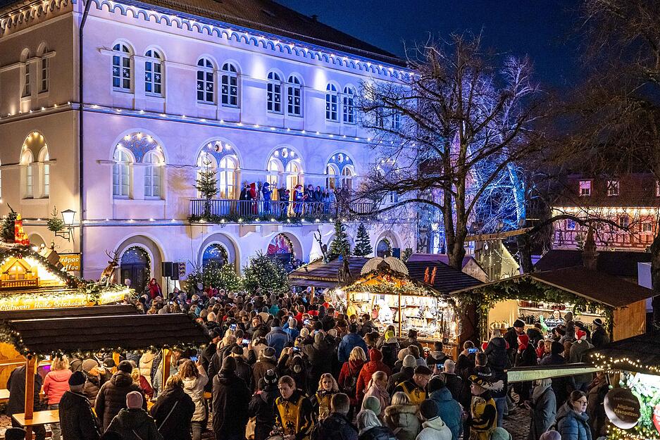 Der  Weihnachtsmarkt Bad Wimpfen wurde am Freitagabend eröffnet.