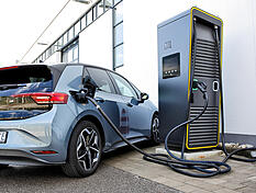 Verbrenner oder Elektro ist keine Glaubensfrage - ein Autobauer, der weltweit bestehen will, muss beides beherrschen.