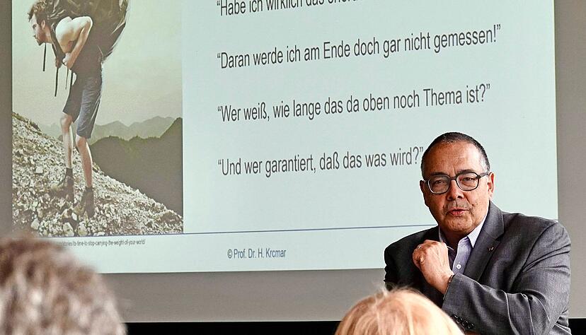 TUM-Professor Helmut Krcmar bei seinem Vortrag "Digitale Transformation: Von der Last zur Chance" in Waldenburg.