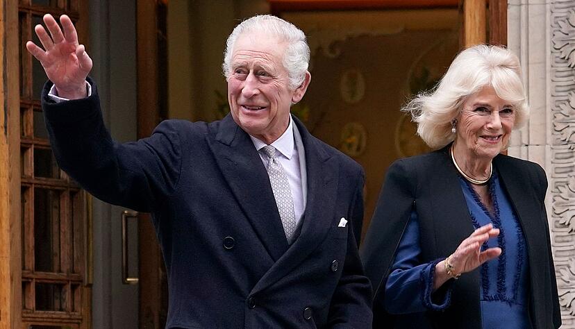 Ist König Charles erkrankt oder weilt im Ausland, kann er einige Aufgaben an «Counsellors of State» übertragen. Dabei handelt es sich traditionell um die Ehefrau des Monarchen, also Königin Camilla, sowie die ersten vier Personen der Thronfolge. Ist König Charles erkrankt oder weilt im Ausland, kann er einige Aufgaben an «Counsellors of State» übertragen. Dabei handelt es sich traditionell um die Ehefrau des Monarchen, also Königin Camilla, sowie die ersten vier Personen der Thronfolge.