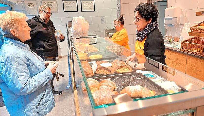 Bedient von Bianca H&ouml;rtling-Sosko (rechts) und Antonella Kessler, sind Sabine G&ouml;tzenberger und Esteban Moral Paradelo beim Neustart mit dabei.
Foto: Ute Pl&uuml;ckthun
