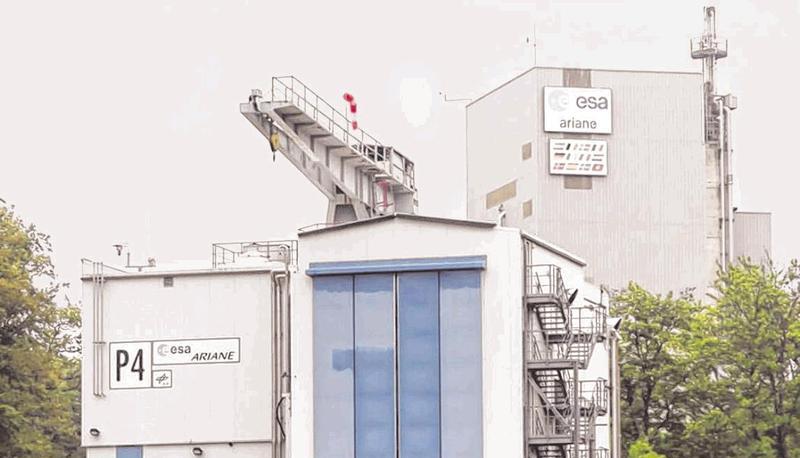 An den Prüfständen von DLR und Astrium im Wald bei Lampoldshausen testen die Fachleute Triebwerke für Satelliten und Trägerraketen. An den Prüfständen von DLR und Astrium im Wald bei Lampoldshausen testen die Fachleute Triebwerke für Satelliten und Trägerraketen.