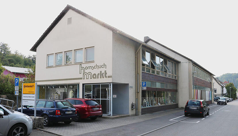 Weil die Umsätze stark rückläufig sind, wird der Hornschuch-Markt in Weißbach zum Jahresende seine Pforten schließen.
Foto: Armin Rößler Weil die Umsätze stark rückläufig sind, wird der Hornschuch-Markt in Weißbach zum Jahresende seine Pforten schließen.
Foto: Armin Rößler