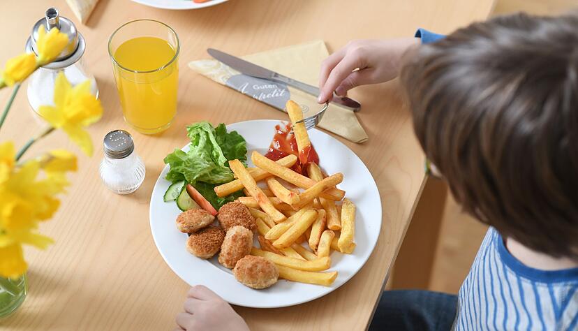 Jedes zehnte Kind im Alter von vier Jahren in Gro&szlig;britannien leidet an Fettleibigkeit. (Symbolbild)