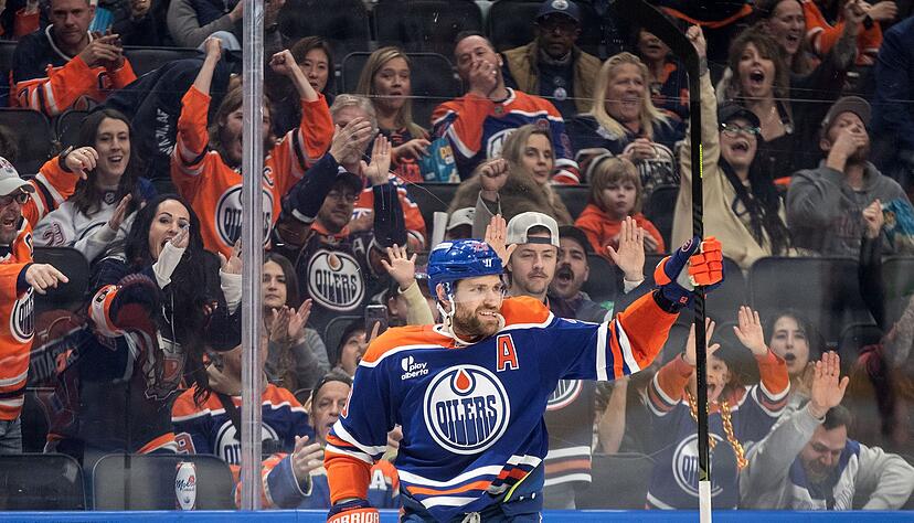 Leon Draisaitl wird von den Oilers-Fans gefeiert.