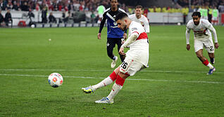 Gegen den Hamburger SV verschie&szlig;t Deniz Undav einen Elfmeter. Normalerweise tritt Maximilian Mittelst&auml;dt vom Punkt f&uuml;r den VfB Stuttgart an.