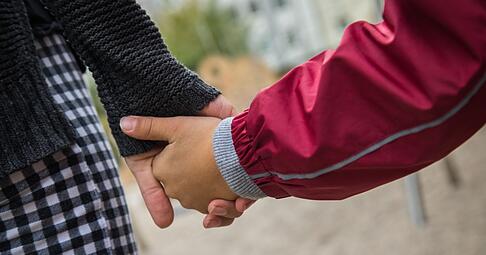 Als Bezugsperson da sein, wenn man gebraucht wird – so gelingt es, die seelische Gesundheit von Kindern und Jugendlichen zu stärken.