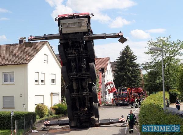 Kran stürzt in Wohnhaus | 22.06.