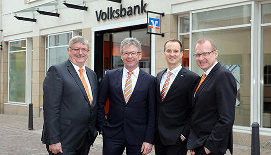 Der Vorstand der Volksbank M&ouml;ckm&uuml;hl (v.l.): Rainer Schwab, Michael F&auml;hndrich, Jochen Trabold und Thomas Reuter.