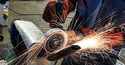 Immer weniger Jugendliche starten eine duale Ausbildung - im Handwerk ist der Zustrom besonders gering. Immer weniger Jugendliche starten eine duale Ausbildung - im Handwerk ist der Zustrom besonders gering.