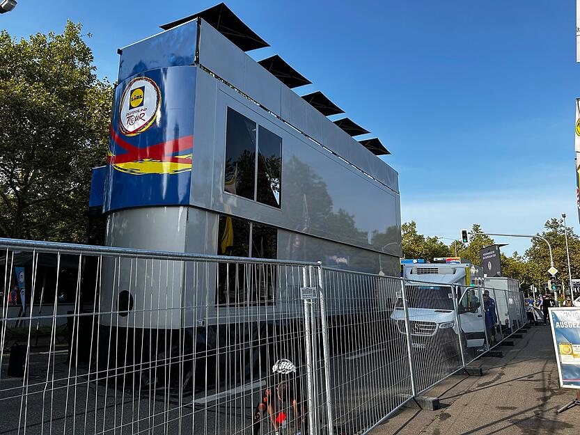 Die Aufbauarbeiten kurz vor dem Ziel an der Heilbronner Theresienwiese laufen am Donnerstagmorgen noch. Die Radprofis der Deutschland-Tour werden hier kurz vor 17 Uhr erwartet. Die Aufbauarbeiten kurz vor dem Ziel an der Heilbronner Theresienwiese laufen am Donnerstagmorgen noch. Die Radprofis der Deutschland-Tour werden hier kurz vor 17 Uhr erwartet.