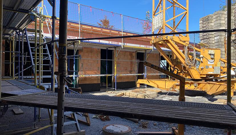 Rund 5,5 Millionen Euro wird der Neubau kosten. Daf&uuml;r bekommen die Kinder drei Gruppenr&auml;ume, eine Mensa und einen Bewegungsraum.