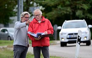 Horst Strümann (li.) und Volker Raith möchten den Verkehr in Neckarsulm reduzieren. Dazu haben sie sich Gedanken gemacht, wie die Menschen animiert werden könnten, auf das eigene Auto zu verzichten oder Kollegen zusteigen zu lassen.