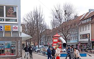 Der Wegfall der meisten bestehenden Parkplätze in der Lohtorstraße stößt vor allem den dort ansässigen Händlern und Gastronomen sauer auf.