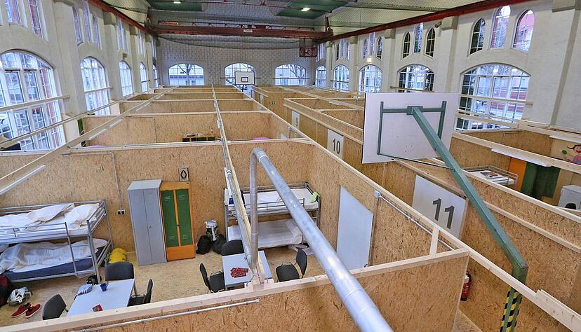 Die Nutzung öffentlicher Hallen wie hier im Heilbronner Olgazentrum war lange tabu. Doch das bröckelt angesichts der sich weiter zuspitzenden Lage.
Foto: Archiv/Sawatzki Die Nutzung öffentlicher Hallen wie hier im Heilbronner Olgazentrum war lange tabu. Doch das bröckelt angesichts der sich weiter zuspitzenden Lage.
Foto: Archiv/Sawatzki