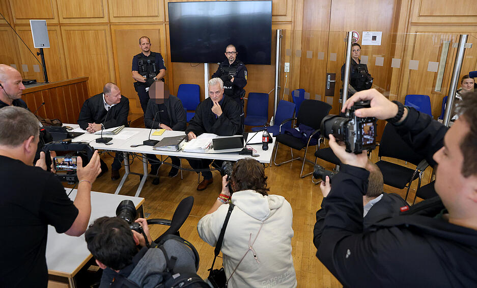 Zuschauer und Presse verfolgen den Prozessauftakt in Heilbronn mit großer Aufmerksamkeit.