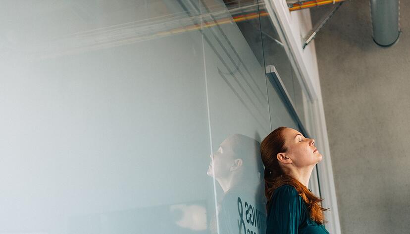 Im Ungleichgewicht: Viele Frauen mit ADHS erleben hormonelle Umbruchphasen als besonders herausfordernd. Im Ungleichgewicht: Viele Frauen mit ADHS erleben hormonelle Umbruchphasen als besonders herausfordernd.