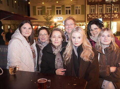 Besucher kommen vor dem vierten Advent zum "Winterzauber" nach &Ouml;hringen. Das Event l&ouml;st den Weihnachtsmarkt ab.