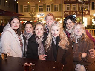 Besucher kommen vor dem vierten Advent zum "Winterzauber" nach &Ouml;hringen. Das Event l&ouml;st den Weihnachtsmarkt ab.
