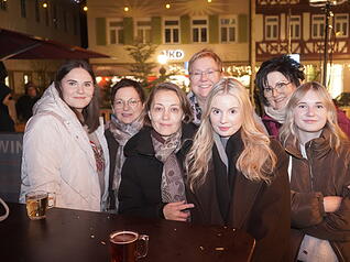 Besucher kommen vor dem vierten Advent zum "Winterzauber" nach &Ouml;hringen. Das Event l&ouml;st den Weihnachtsmarkt ab.