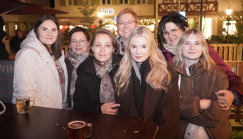 Besucher kommen vor dem vierten Advent zum "Winterzauber" nach Öhringen. Das Event löst den Weihnachtsmarkt ab. Besucher kommen vor dem vierten Advent zum "Winterzauber" nach Öhringen. Das Event löst den Weihnachtsmarkt ab.