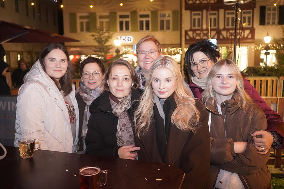 Besucher kommen vor dem vierten Advent zum "Winterzauber" nach Öhringen. Das Event löst den Weihnachtsmarkt ab. Besucher kommen vor dem vierten Advent zum "Winterzauber" nach Öhringen. Das Event löst den Weihnachtsmarkt ab.