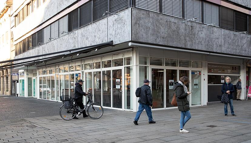 Derzeit wird das Eiscafé am Marktplatz innen komplett erneuert. Für den 31. März ist die Wiedereröffnung geplant.