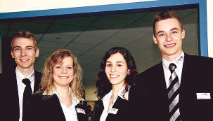 Stolzes Quartett (von links): Tanzlehrer Steffen Burr , Geschäftsführerin Katharina Kudala, Tanzlehrerin Ilona Hettenbach, Prokurist Marcel Burr.
Foto: Susanne Drößler Stolzes Quartett (von links): Tanzlehrer Steffen Burr , Geschäftsführerin Katharina Kudala, Tanzlehrerin Ilona Hettenbach, Prokurist Marcel Burr.
Foto: Susanne Drößler