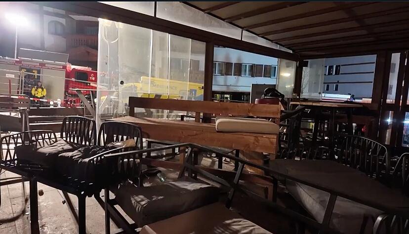 Das Innere der Bar und Lounge Le Constellation, wo nach einer Explosion in den fr&uuml;hen Morgenstunden der Silvesternacht ein Feuer ausgebrochen ist.