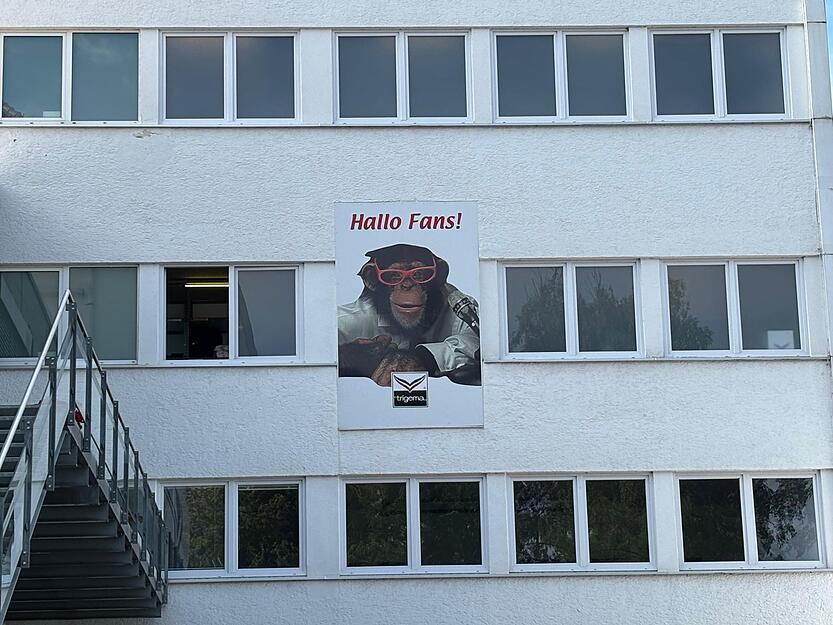 Auch durch die Werbung mit Affe Charly wurde Trigema bekannt.