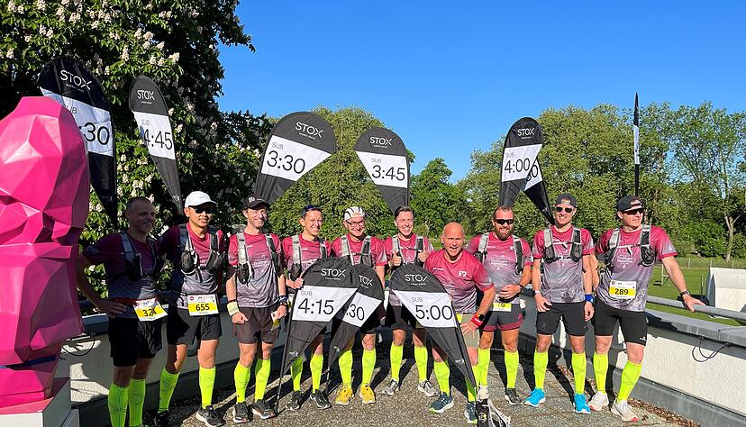 Eine halbe Stunde vor dem Start des Marathonlaufes bereiten sich die Zugläufer auf ihren Einsatz vor.