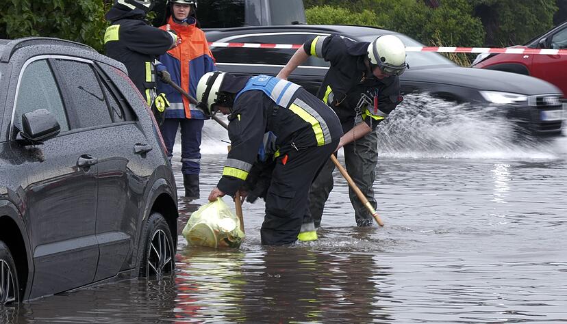 Die Feuerwehr in Nürnberg wurde zu einer Vielzahl von Einsätzen gerufen. Die Feuerwehr in Nürnberg wurde zu einer Vielzahl von Einsätzen gerufen.