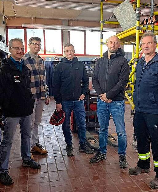 Besprechung mit Architekten und Feuerwehrmann Heinz Küstner. Besprechung mit Architekten und Feuerwehrmann Heinz Küstner.