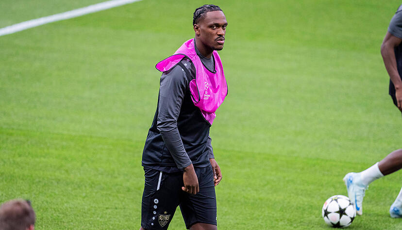 Dan-Axel Zagadou hat sich im Training des VfB Stuttgart erneut schwer verletzt. Dan-Axel Zagadou hat sich im Training des VfB Stuttgart erneut schwer verletzt.