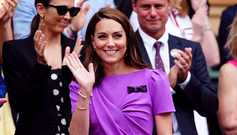Prinzessin Kate besuchte das Wimbledon-Finale und wurde bejubelt. Prinzessin Kate besuchte das Wimbledon-Finale und wurde bejubelt.