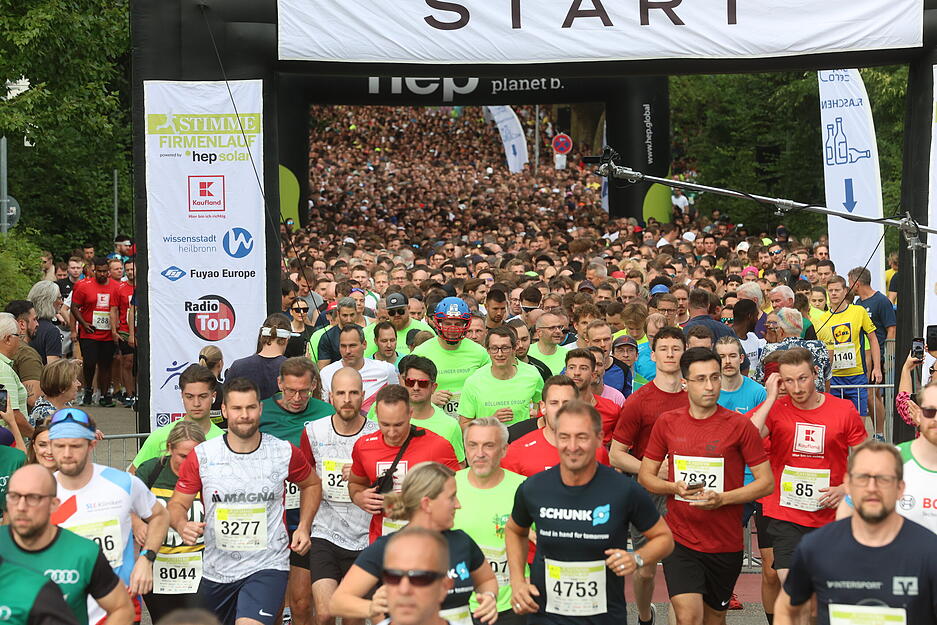 Der Start beim Stimme-Firmenlauf erfolgte aufgrund der vielen Teilnehmer blockweise. Der Start beim Stimme-Firmenlauf erfolgte aufgrund der vielen Teilnehmer blockweise.