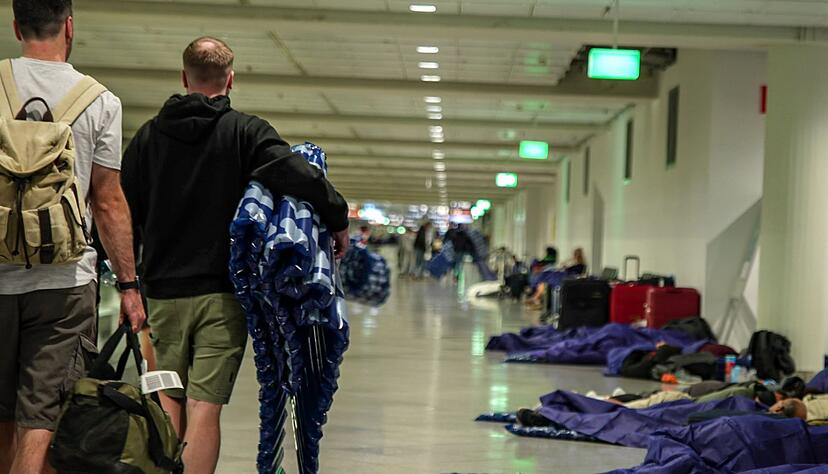 Rund 6.500 Menschen waren von den ausgesetzten Starts und Landungen am M&uuml;nchner Flughafen betroffen.