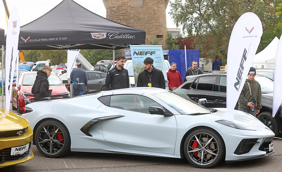 Auch Autos werden bei der Heilbronner Herbstmesse ausgestellt.
