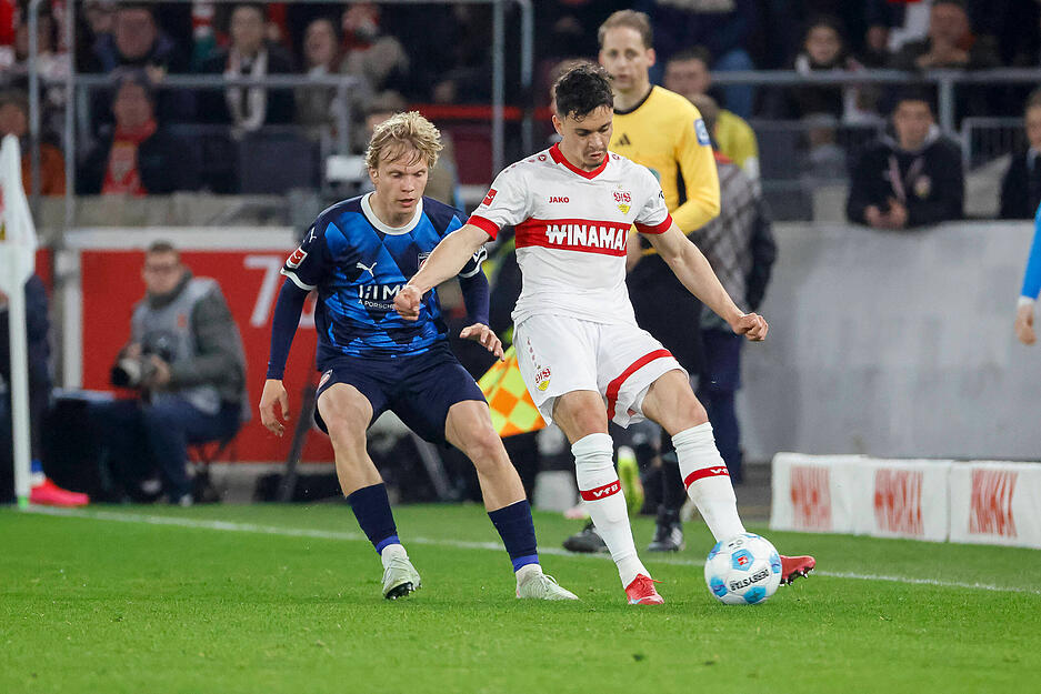 Fabian Rieder: Ordentliches Spiel von Rieder. Starker Freistoß in der 63. Minute. Spielte auf der rechten Außenbahn offensiv und defensiv gut. Note: 3 Fabian Rieder: Ordentliches Spiel von Rieder. Starker Freistoß in der 63. Minute. Spielte auf der rechten Außenbahn offensiv und defensiv gut. Note: 3