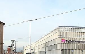 Die neue Kranenstraße neben den Experimenta-Parkhäusern wird nicht unter den Gleisen durchführen.
Foto: Veigel