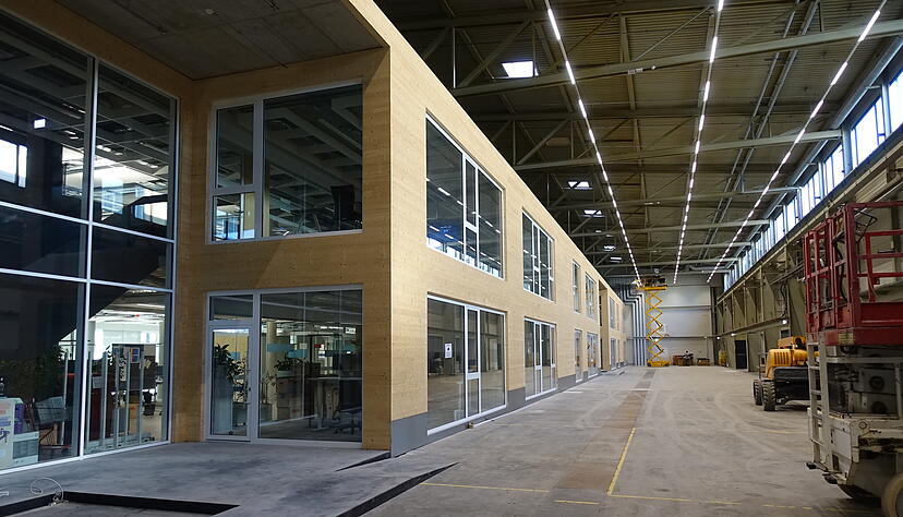 Gut zu erkennen ist hier das Haus-in-Haus-Konzept, das bei der Nutzung der alten Fabrikhalle zum Tragen kommt. So ist eine optimale W&auml;rmed&auml;mmung m&ouml;glich. Die Herausforderung liegt in der Bel&uuml;ftung.