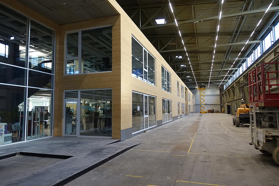 Gut zu erkennen ist hier das Haus-in-Haus-Konzept, das bei der Nutzung der alten Fabrikhalle zum Tragen kommt. So ist eine optimale W&auml;rmed&auml;mmung m&ouml;glich. Die Herausforderung liegt in der Bel&uuml;ftung.