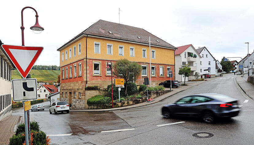 Das alte Schulhaus in Affaltrach, wo die Musikschule Obersulm beheimatet war, will die Gemeinde erhalten und verkaufen. Ein Investor plant, sieben bis acht Wohnungen einzubauen. Das alte Schulhaus in Affaltrach, wo die Musikschule Obersulm beheimatet war, will die Gemeinde erhalten und verkaufen. Ein Investor plant, sieben bis acht Wohnungen einzubauen.