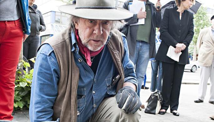 Gunter Demnig setzt neue Steine in Heilbronn. Foto: S.Moustakidis/ Stadtarchiv