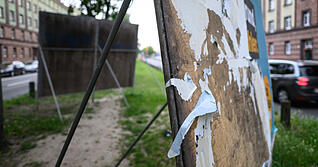 Immer wieder zerst&ouml;ren Vandalen Wahlplakte.