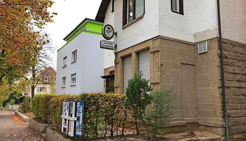 Die Rollläden an den Fenstern der Wirtschaft in der Wollhausstraße sind unten. Daran wird sich kurzfristig nichts ändern.
Foto: Tobias Wieland Die Rollläden an den Fenstern der Wirtschaft in der Wollhausstraße sind unten. Daran wird sich kurzfristig nichts ändern.
Foto: Tobias Wieland